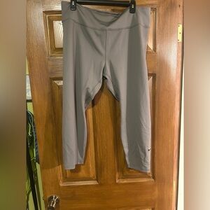 Nike women’s 2x Gray Leggings